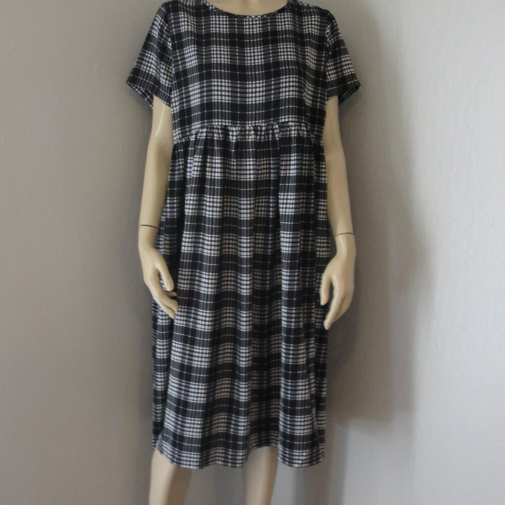 Disturbia Black & White Check Size 10 Short Sleeve Pullover Empire Waist Dress